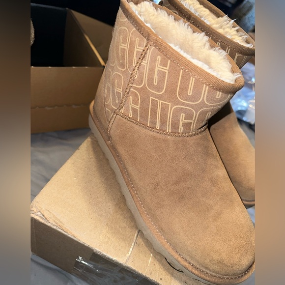 Uggs Classic mini II boot size 9 - Picture 5 of 6